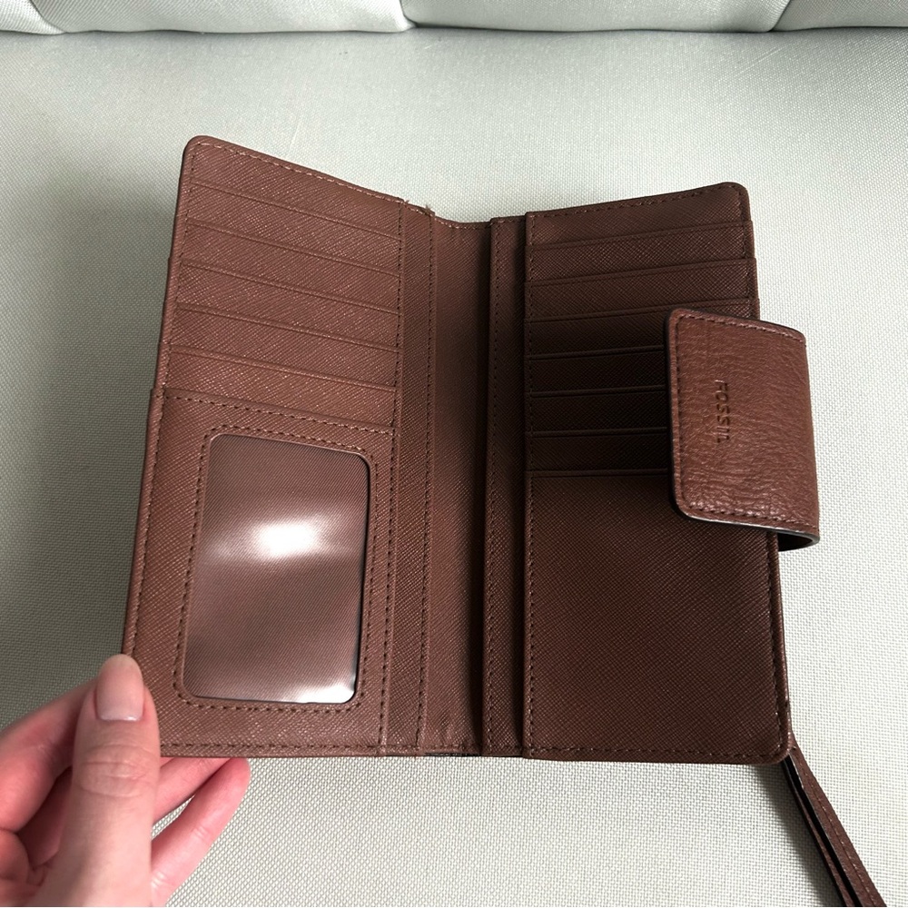 Pattern Fossil Tab Wallet - Picture 7 of 14